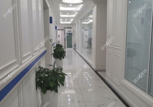 乌鲁木齐麦迪格眼科医院拥有一支水平颇高的医生团队