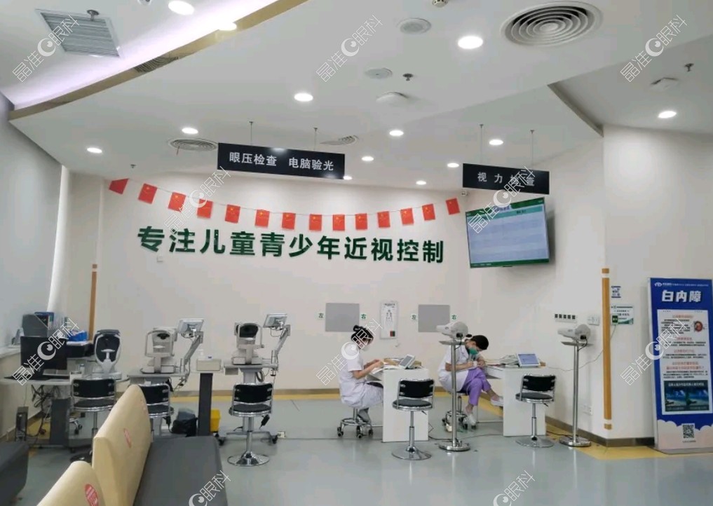 大连庄河何氏眼科医院视力检查区