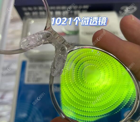 依视路星趣控眼镜价格1480元起一副