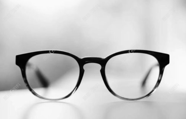 一般来说50岁的近视眼患者是可以做近视手术