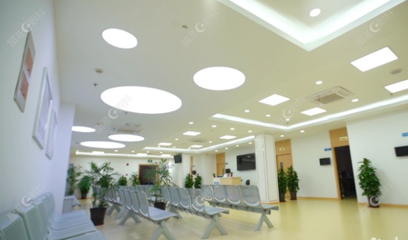 上海和平眼科收费不高m.ji-zhun.com