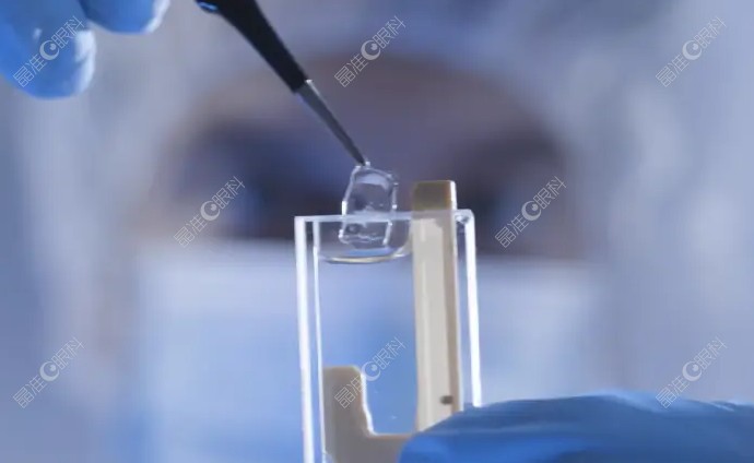 icl晶体植入后感觉有一层雾怎么办呢？