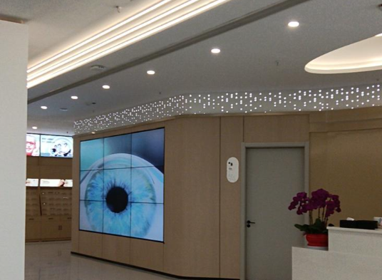 友华普惠眼科的技术团队与设备优势